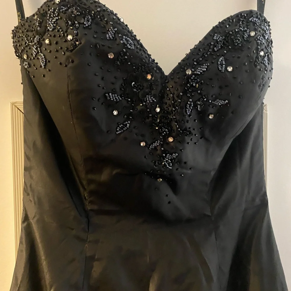 Black Beautiful Jovani mermaid gown - Picture 2 of 15